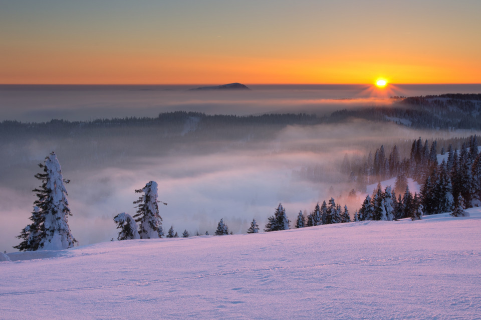 Winterlandschaft bei Sonnenuntergang am Feldberg