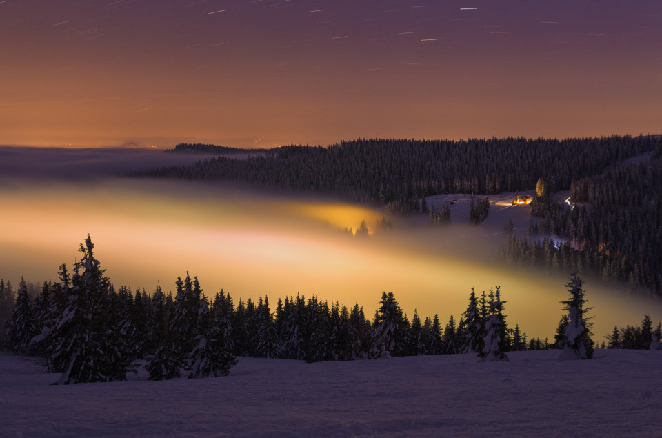 Nebel über dem Feldbergpass bei Nacht