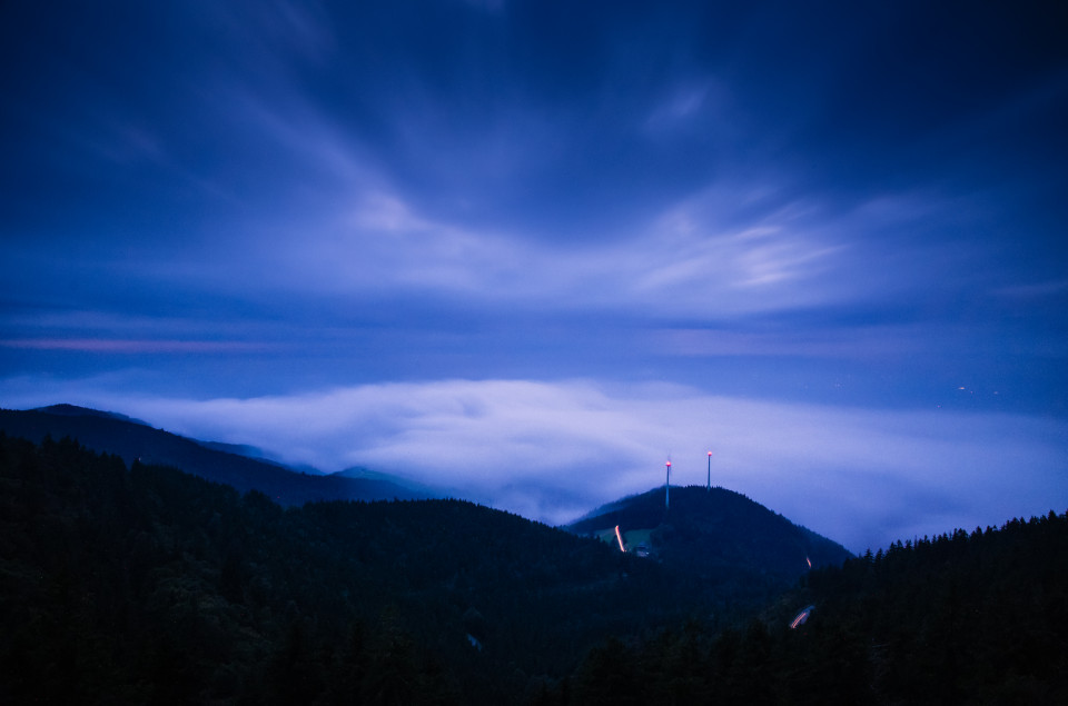 Abenddämmerung mit Nebel auf dem Schauinsland