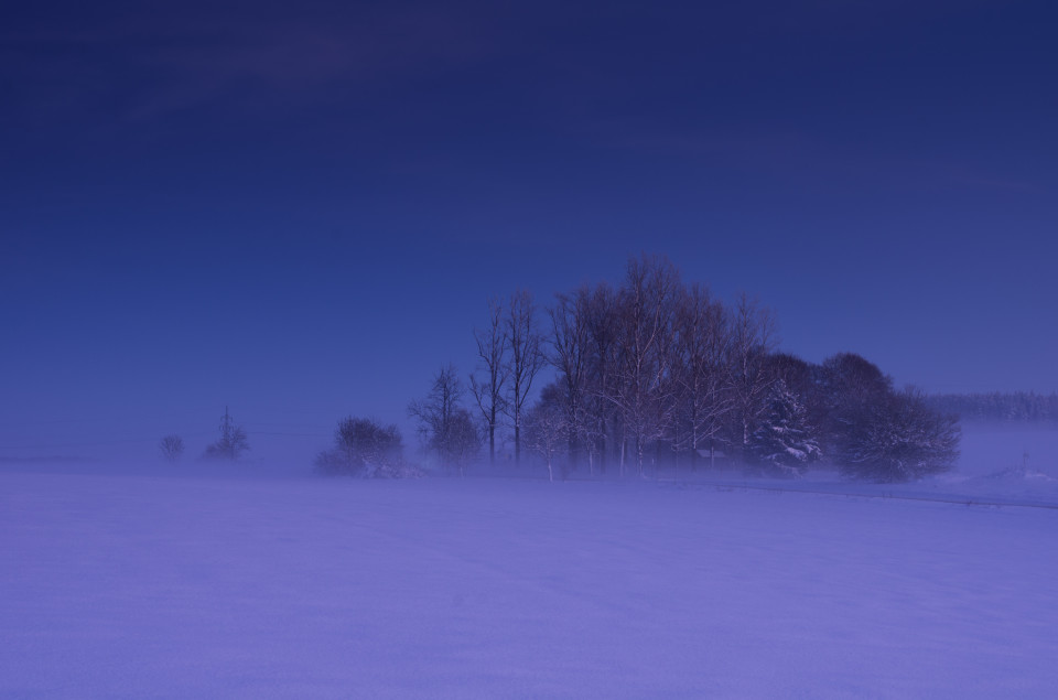 Blaue Stunde an einem Winterabend