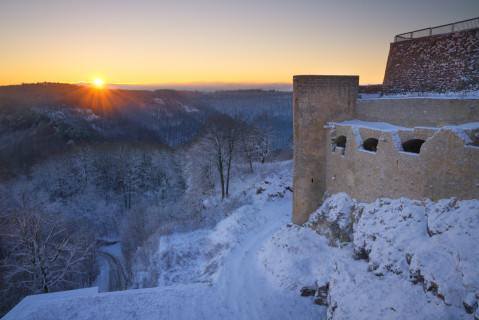 Sonnenaufgang auf der Burg Hohenneuffen