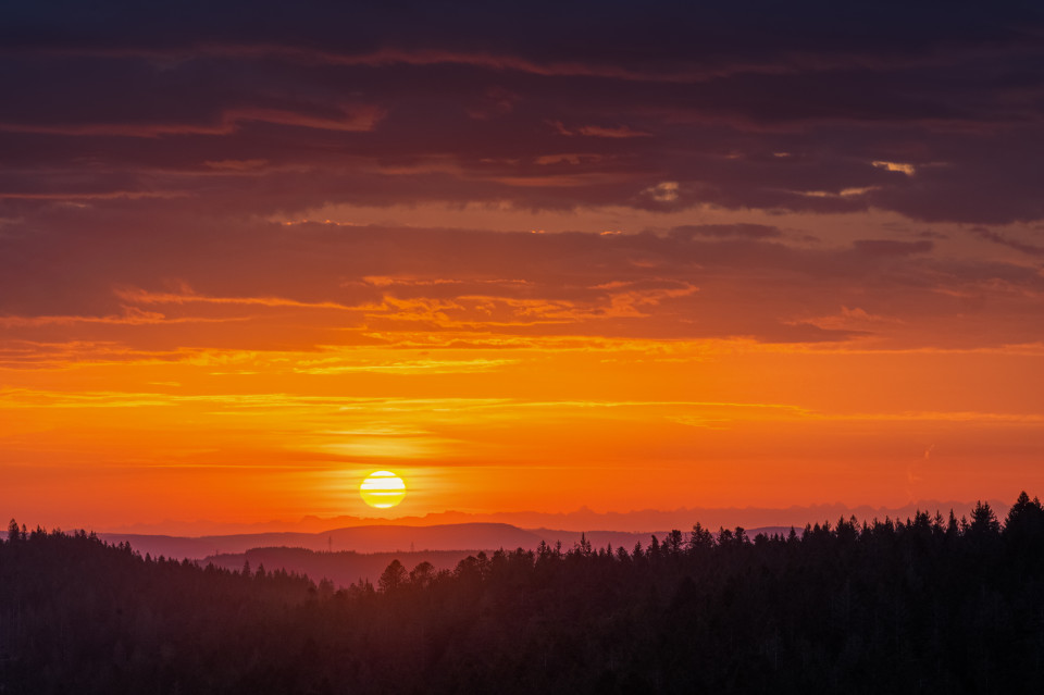 Sonnenaufgang mit Alpenblick bei Föhnwetterlage