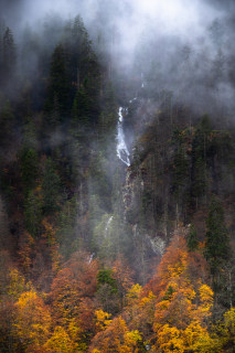 Blick auf den Feldsee-Wasserfall
