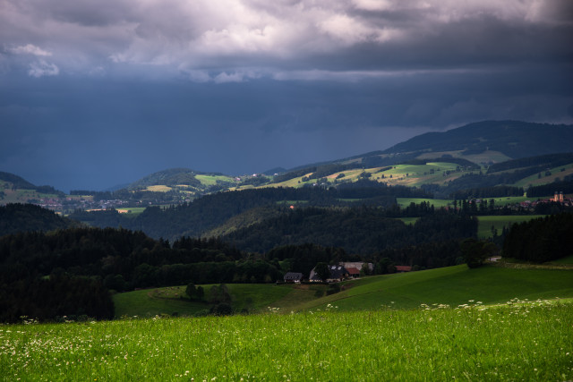 Aufziehendes Gewitter über dem Kandel