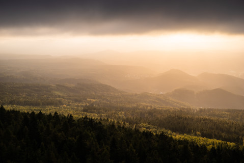 Aussicht vom Děčínský Sněžník im Morgenlicht