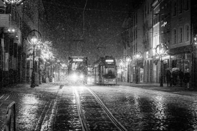 Schneefall in Freiburg (Martinstor Richtung Bertoldsbrunnen)